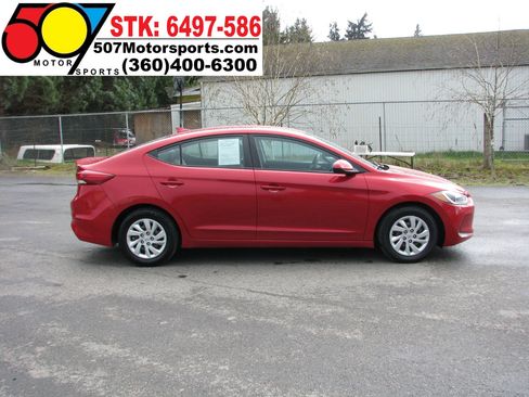 Used 2017 Hyundai Elantra SE image 7