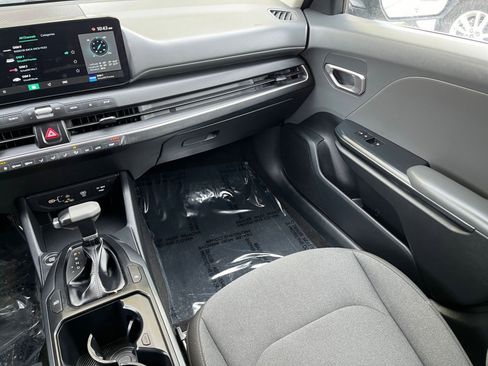 Used 2025 Kia K4 LXS image 31