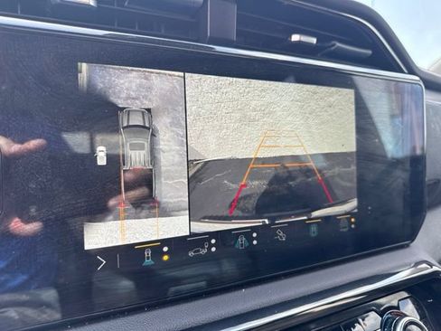 Used 2023 GMC Sierra 1500 AT4 w/ AT4 Premium Package AWD/4WD image 17