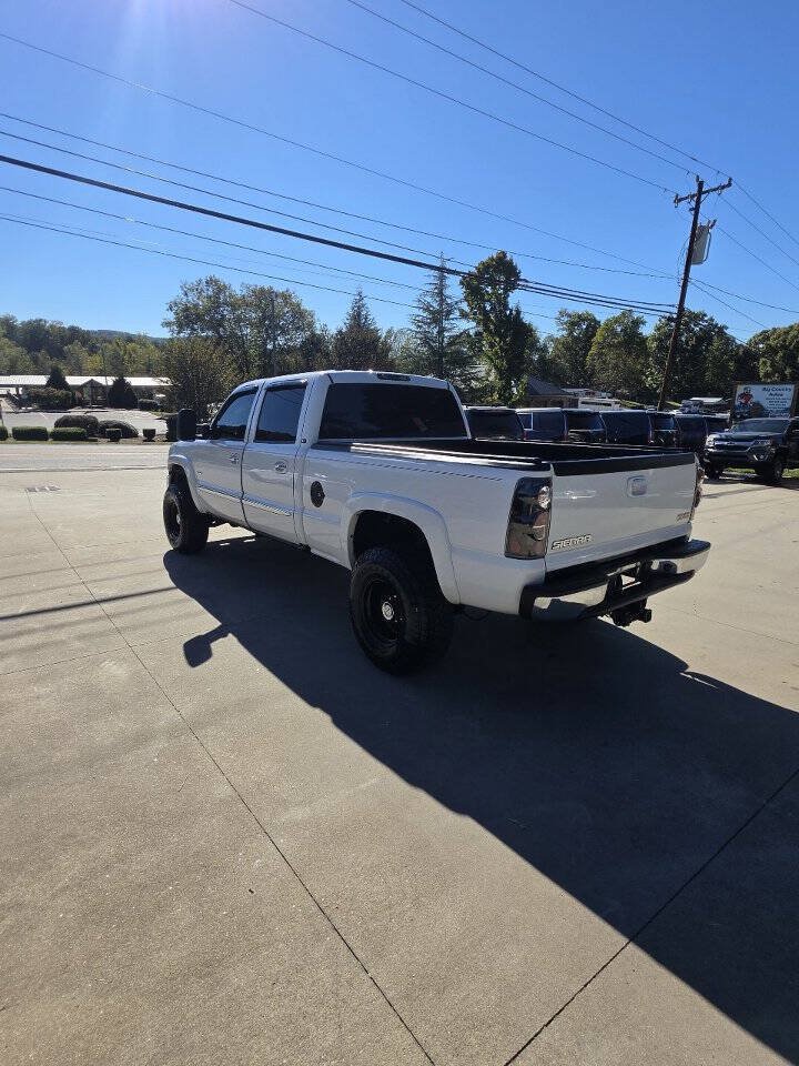 Used 2007 GMC Sierra 2500 SLT w/ Heavy-Duty Power Package AWD/4WD image 4