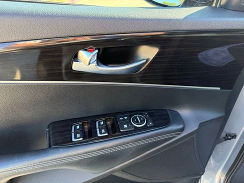 Used 2020 Kia Sorento S image 10