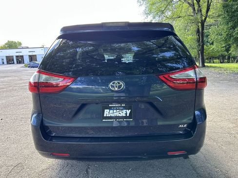 Used 2018 Toyota Sienna XLE FWD image 27