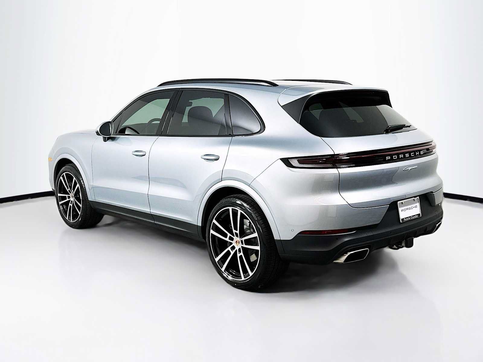 Used 2026 Porsche Cayenne AWD/4WD image 3