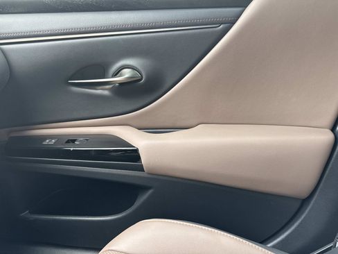 Certified 2023 Lexus ES 350 w/ Premium Package image 23