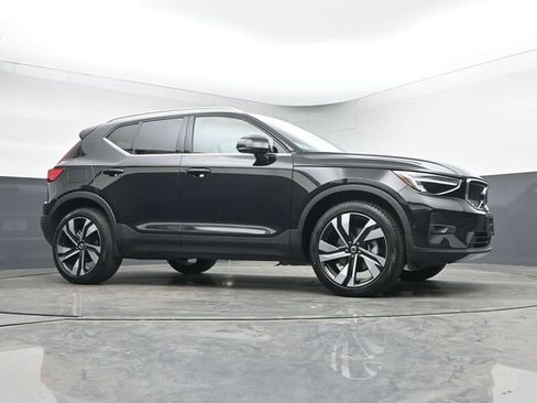 Used 2023 Volvo XC40 B5 Plus w/ Protection Package Premier AWD/4WD image 34