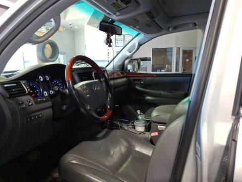 Used 2008 Lexus LX 570 4WD w/ Technology Pkg image 5
