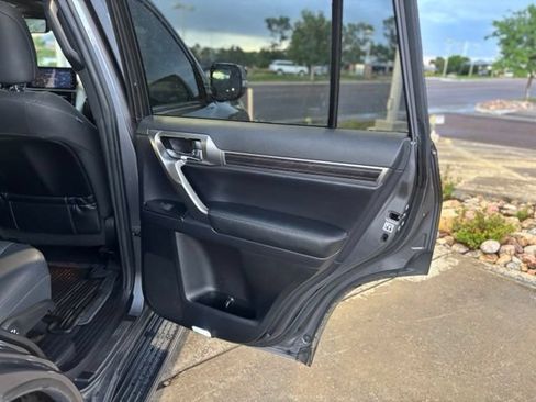 Used 2022 Lexus GX 460 Premium w/ Premium Package AWD/4WD image 31