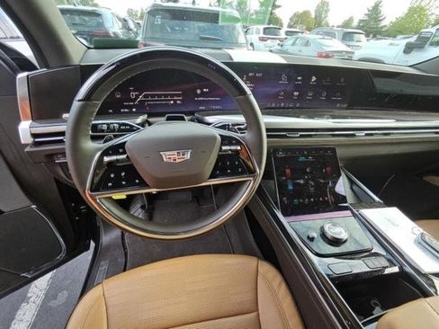 Used 2025 Cadillac Escalade ESV Premium Luxury w/ Touring Package image 3