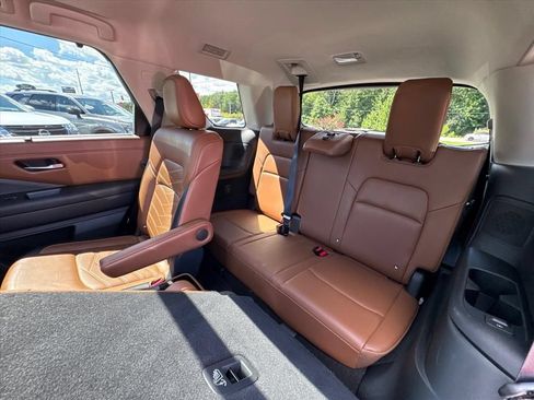 Certified 2024 Nissan Pathfinder Platinum FWD image 13
