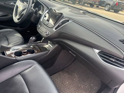 Used 2017 Chevrolet Malibu Premier image 13