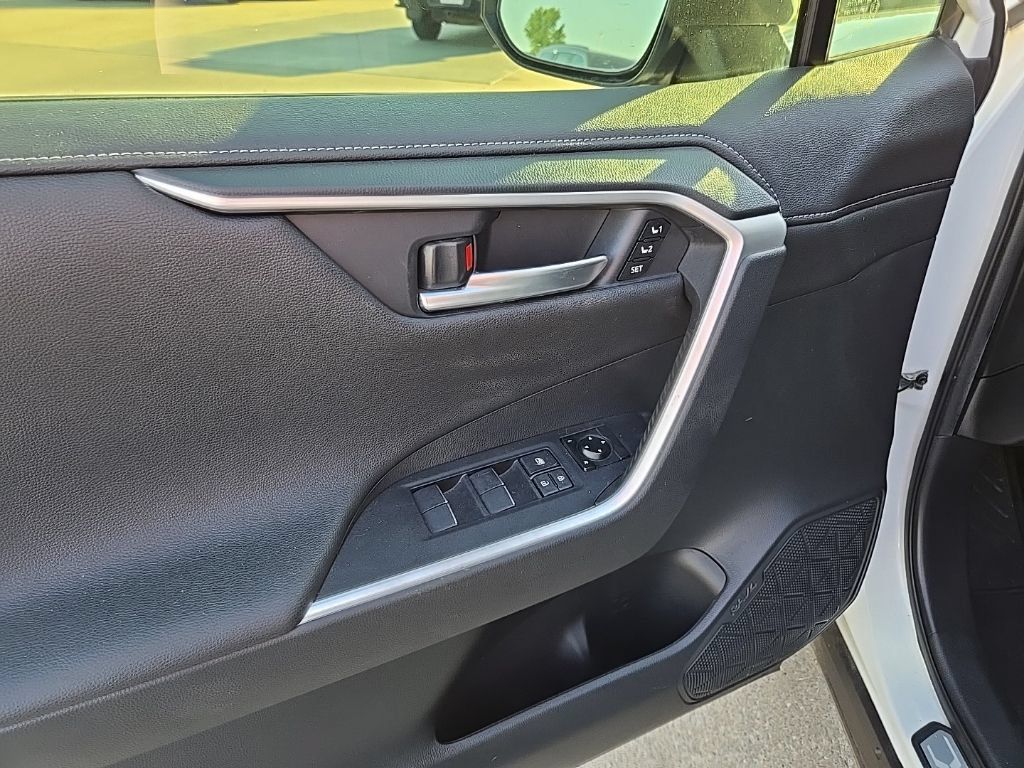 Used 2019 Toyota RAV4 Limited w/ Cold Weather Package AWD/4WD image 33