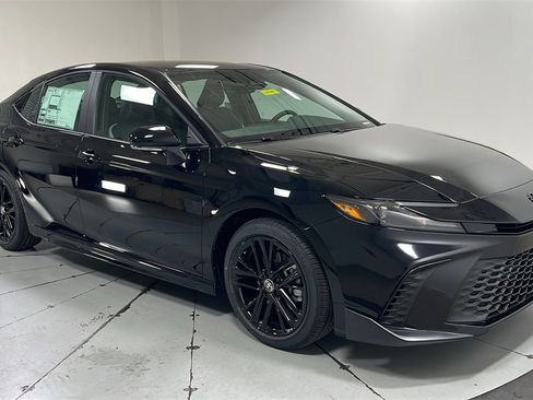 New 2026 Toyota Camry SE image 3