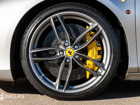 Used 2019 Ferrari 488 Spider image 9