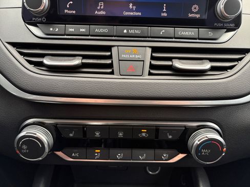 Used 2022 Nissan Altima 2.5 SV w/ SV Premium Package image 16