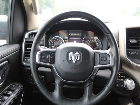 Used 2019 RAM 1500 Laramie AWD/4WD image 18