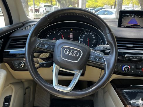 Used 2018 Audi Q7 3.0T Premium image 33