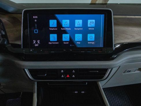 Used 2025 Volkswagen Atlas SE FWD image 4