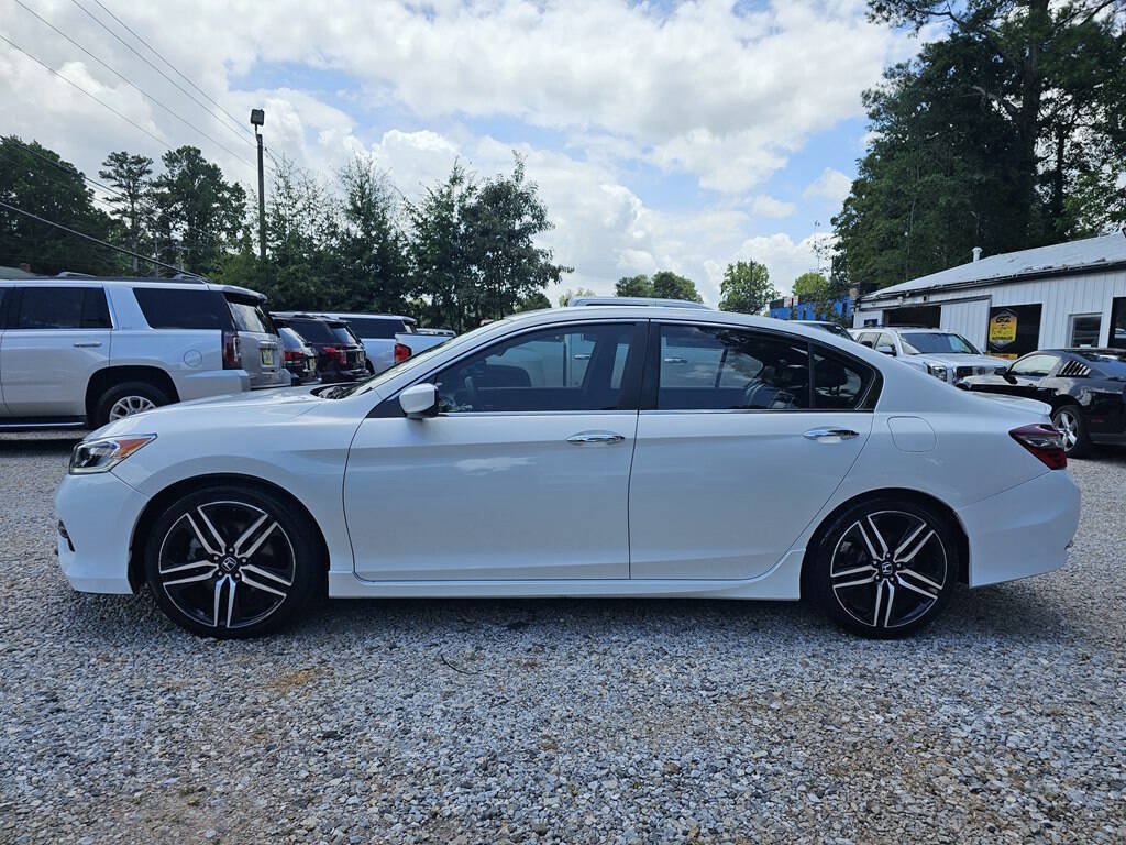 Used 2017 Honda Accord Sport image 2