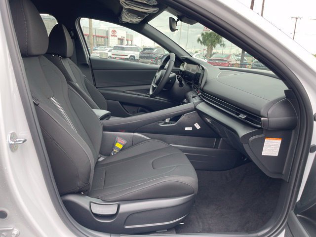 New 2025 Hyundai Elantra SEL FWD image 23