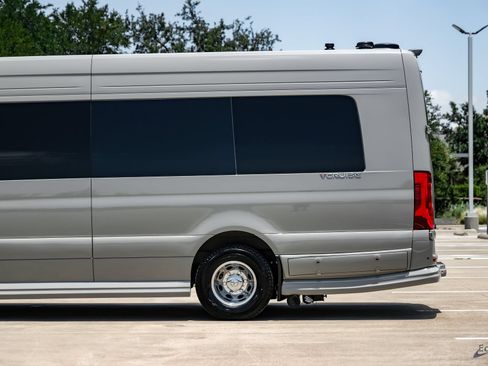 Used 2025 Mercedes-Benz Sprinter 3500 image 9