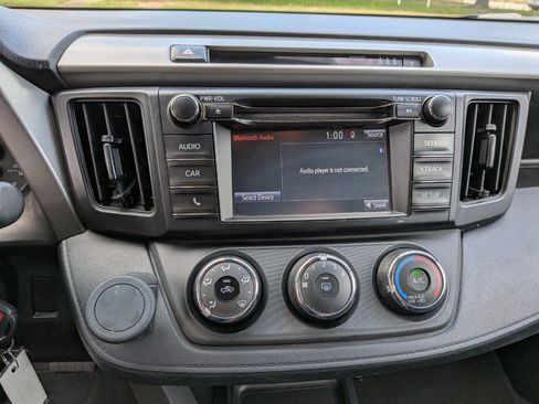 Used 2018 Toyota RAV4 LE image 12