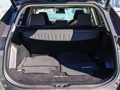 Used 2022 Toyota RAV4 XLE image 28