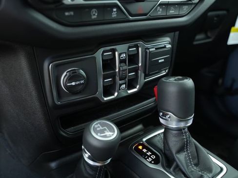 New 2026 Jeep Wrangler Unlimited Sahara AWD/4WD image 31