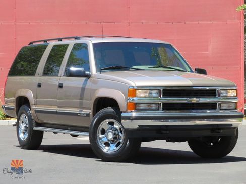 Used 1996 Chevrolet Suburban 2500 AWD/4WD image 1
