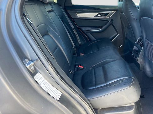 Used 2024 Jaguar F-PACE R-Dynamic S image 32