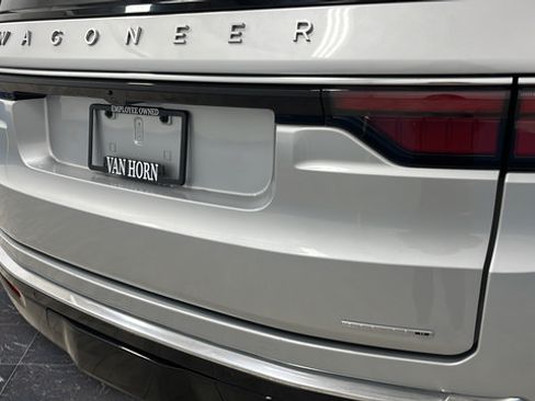 Used 2024 Jeep Wagoneer Series II w/ Premium Group I AWD/4WD image 42