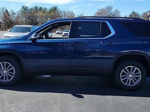 Used 2023 Chevrolet Traverse LT FWD image 5