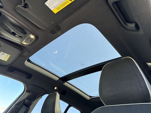 Used 2021 Volvo XC40 T5 R-Design w/ Climate Package image 26