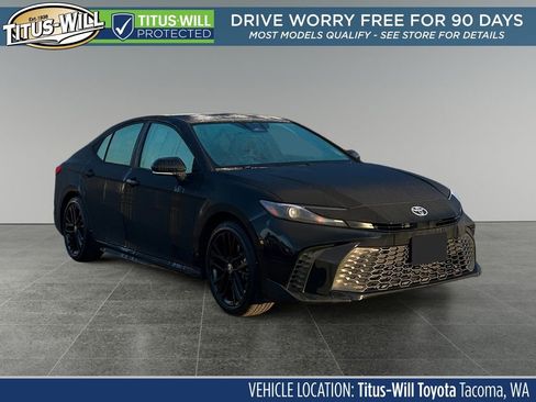Used 2025 Toyota Camry SE image 1