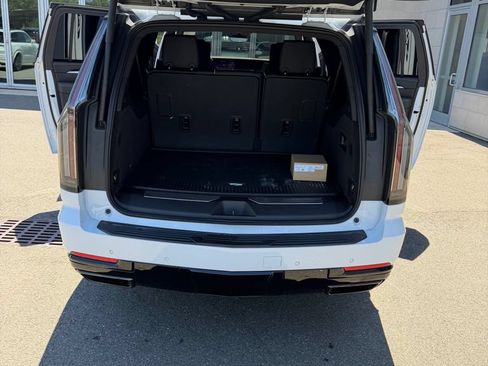 Used 2026 Cadillac Escalade ESV Sport w/ Touring Package AWD/4WD image 8