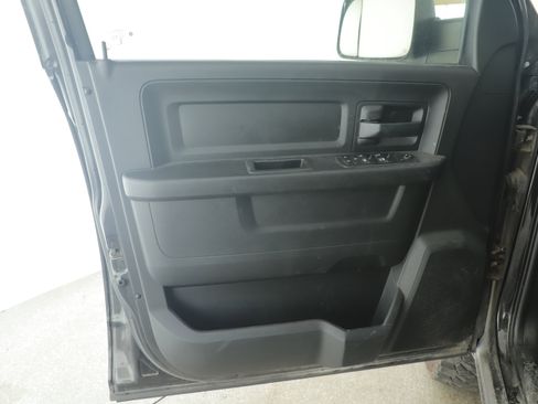 Used 2018 RAM 2500 Tradesman w/ Chrome Appearance Group image 17