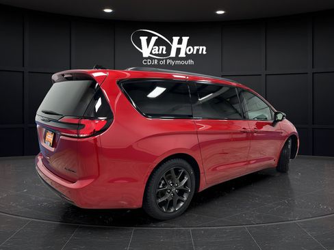 Used 2025 Chrysler Pacifica Limited FWD image 7