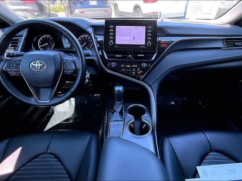 Used 2023 Toyota Camry SE image 11