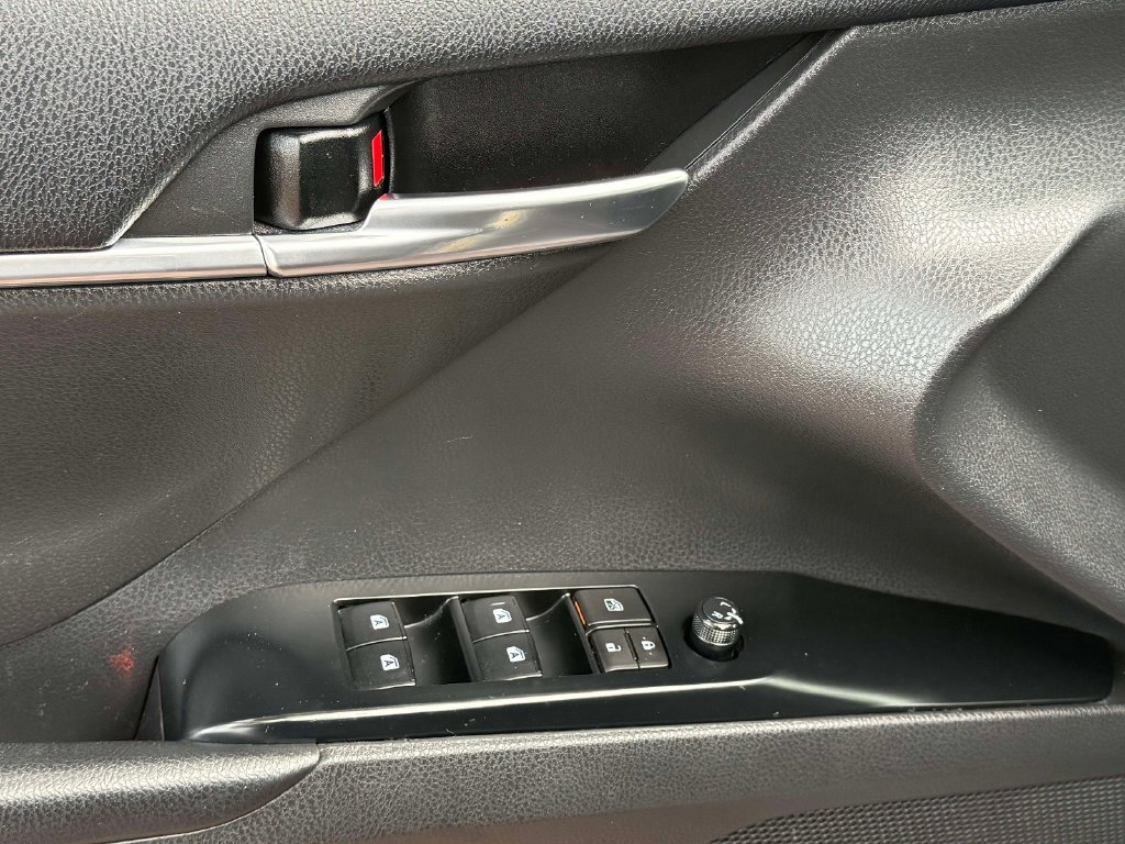 Used 2020 Toyota Camry SE FWD image 15