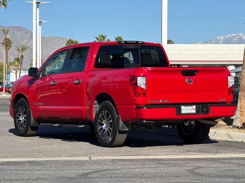 Used 2021 Nissan Titan SV w/ SV Convenience Package image 5