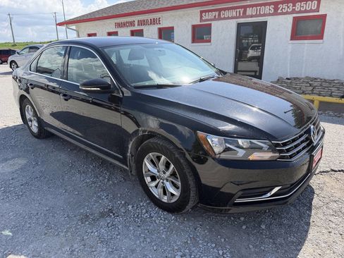 Used 2016 Volkswagen Passat 1.8T S FWD image 1