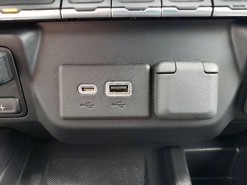 Used 2022 GMC Sierra 1500 AT4 w/ AT4 Preferred Package AWD/4WD image 23
