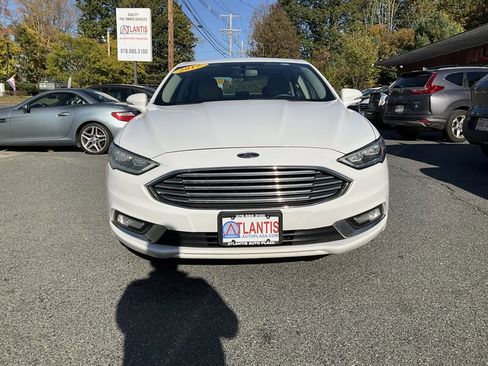 Used 2017 Ford Fusion SE w/ Fusion SE Technology Package image 2