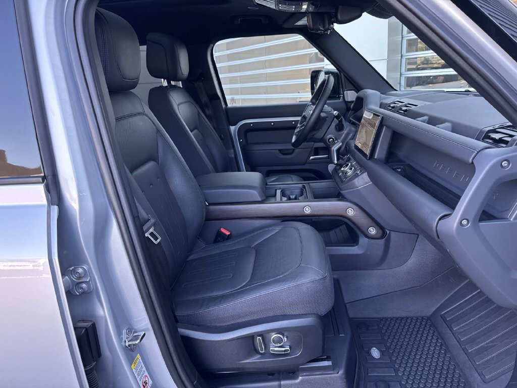 Certified 2024 Land Rover Defender 130 X AWD/4WD image 9