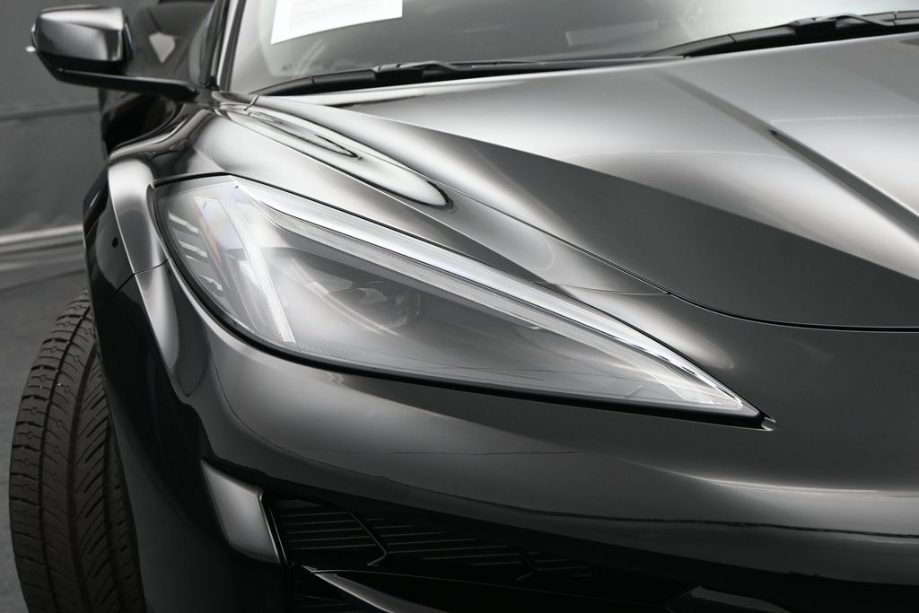 Used 2025 Chevrolet Corvette E-Ray w/ Stealth Interior Trim Package AWD/4WD image 4