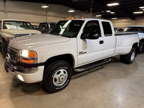 Used 2004 GMC Sierra 3500 SLT w/ Heavy-Duty Power Package AWD/4WD image 10