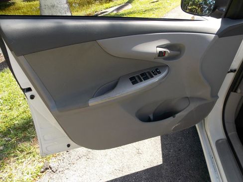 Used 2010 Toyota Corolla image 25