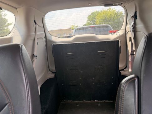 Used 2020 Chrysler Pacifica Touring-L w/ Advanced Safetytec Group image 20