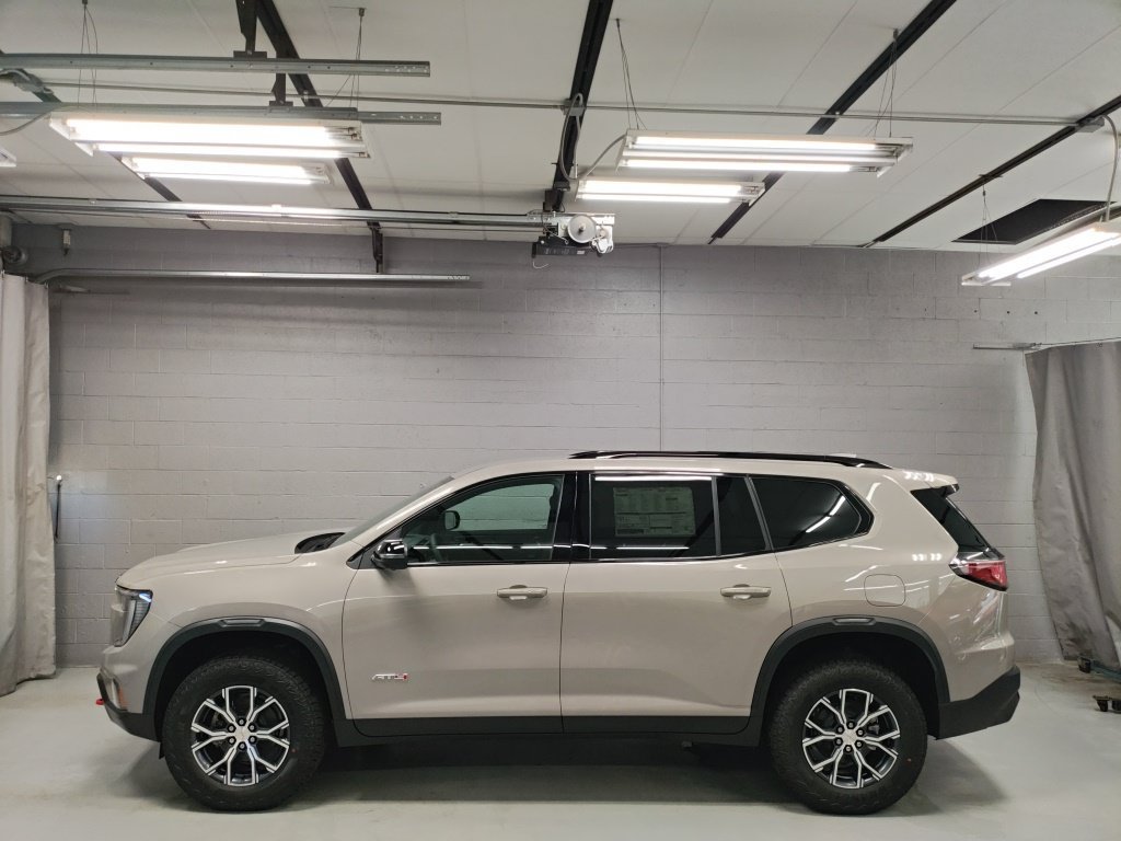 New 2026 GMC Acadia AT4 w/ LPO, Floor Liner Package AWD/4WD image 18
