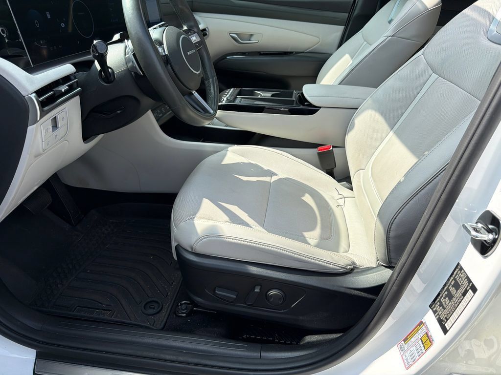 Used 2025 Hyundai Tucson Limited FWD image 11