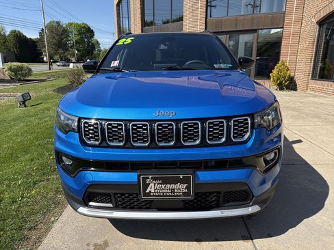 Used 2025 Jeep Compass Limited AWD/4WD image 9